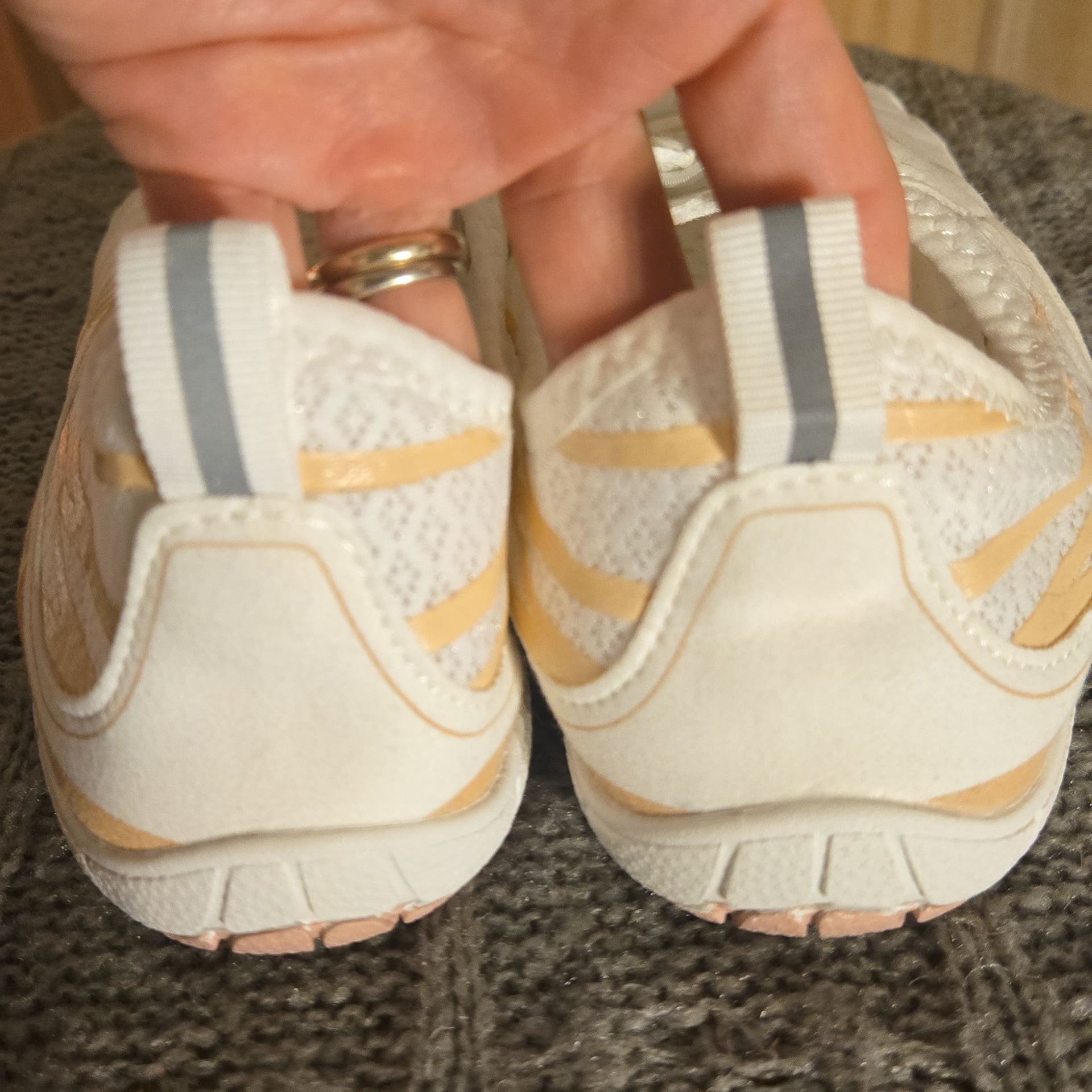 NEW - Women's Barefoot Breathable Shoes / Water / Outdoor - Size 40 / US 9 - white / rose 4