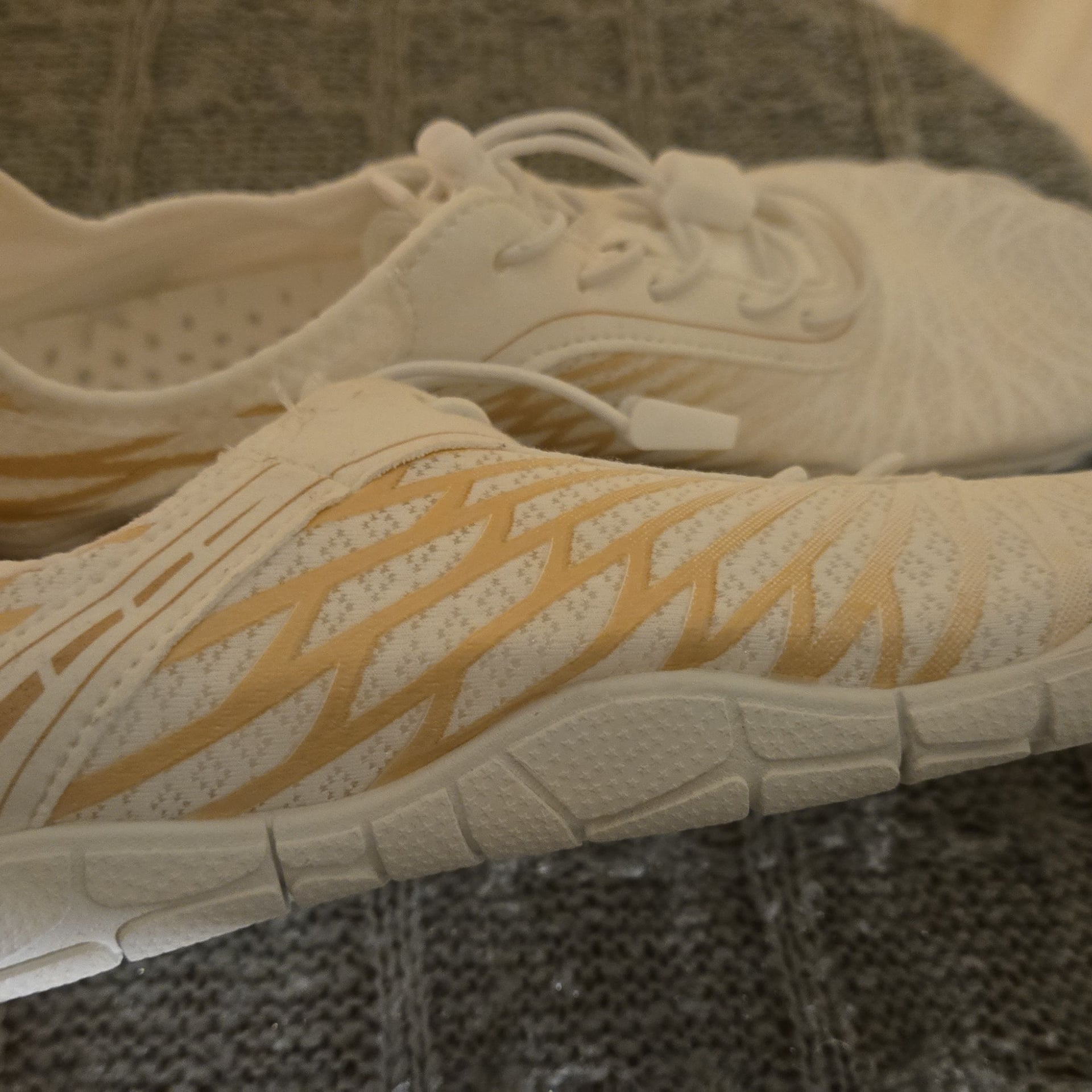 NEW - Women's Barefoot Breathable Shoes / Water / Outdoor - Size 40 / US 9 - white / rose 5