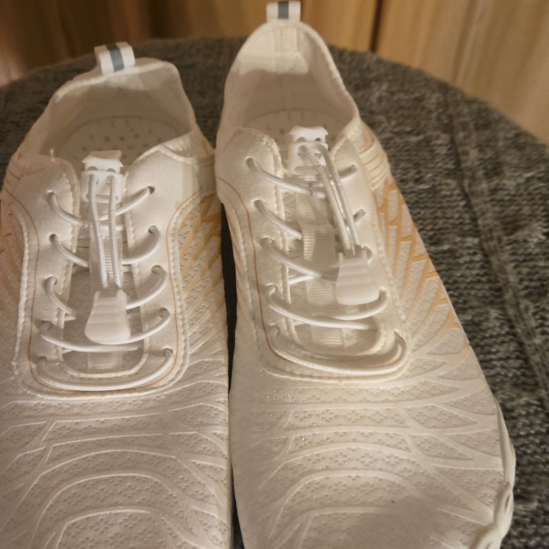 NEW - Women's Barefoot Breathable Shoes / Water / Outdoor - Size 40 / US 9 - white / rose 3