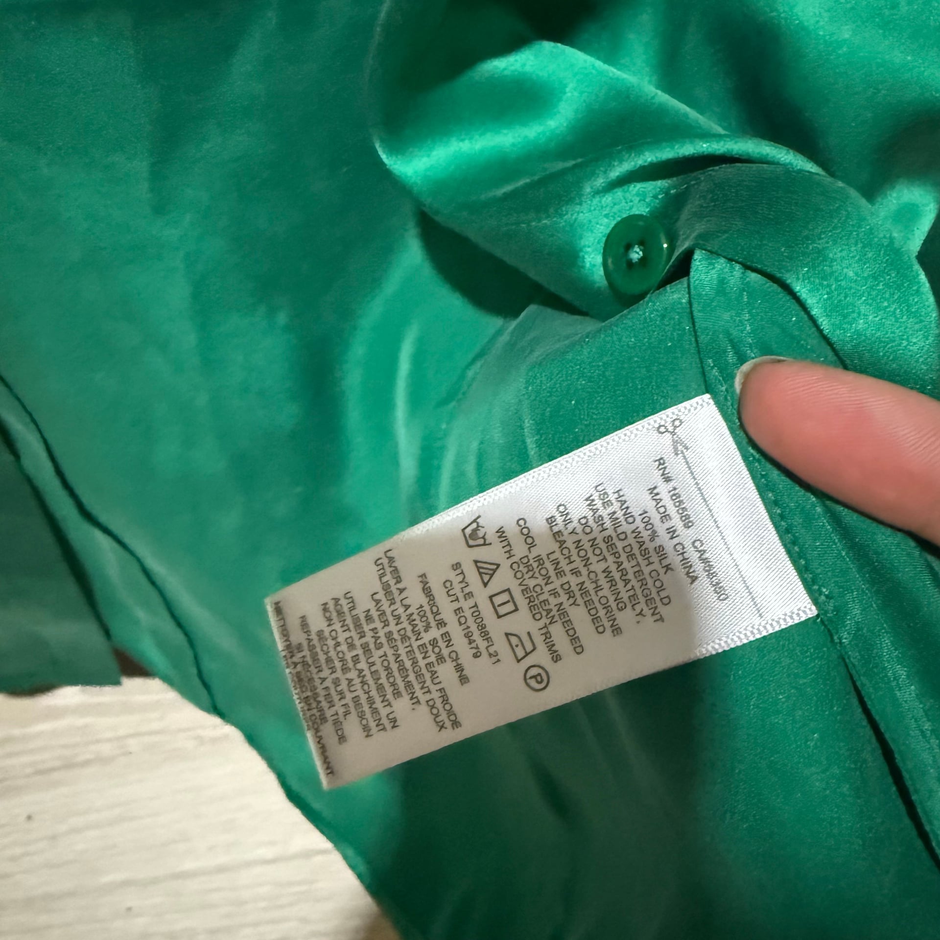 Equipment Femme Green 100% Silk Blouse - Long Sleeve Button Down Shirt 4