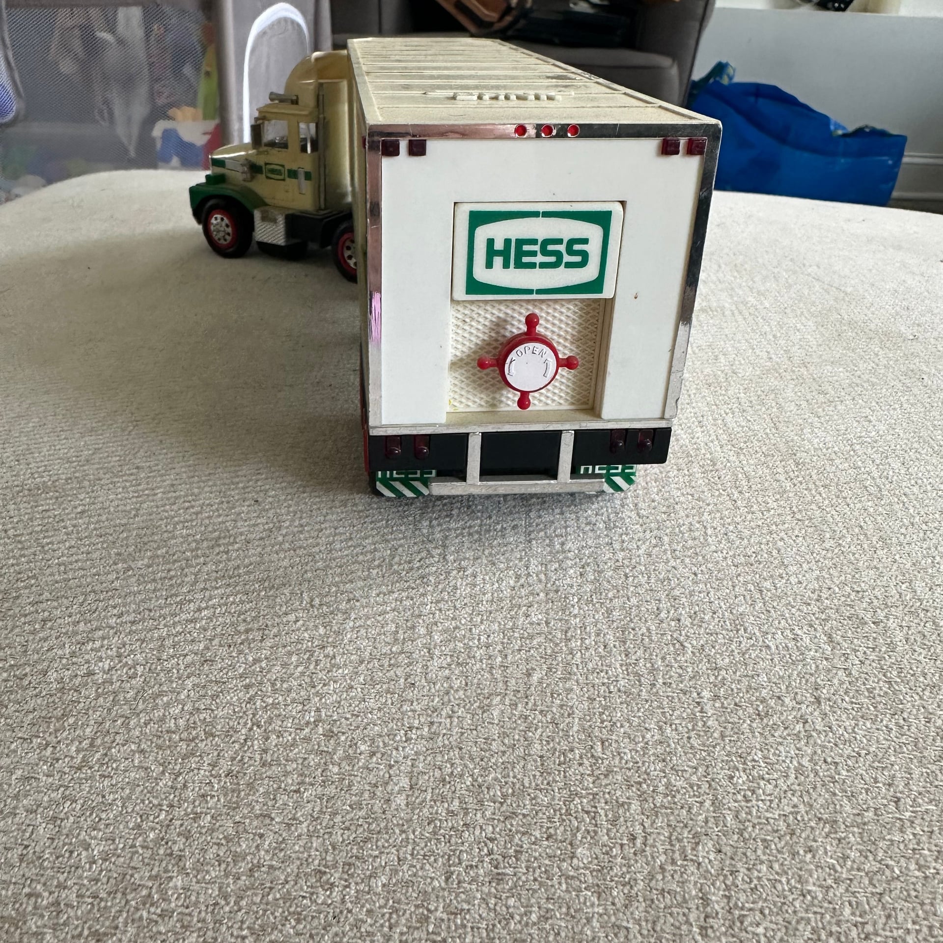 Hess 1987 Toy Truck Bank Tractor Trailer with Box 8