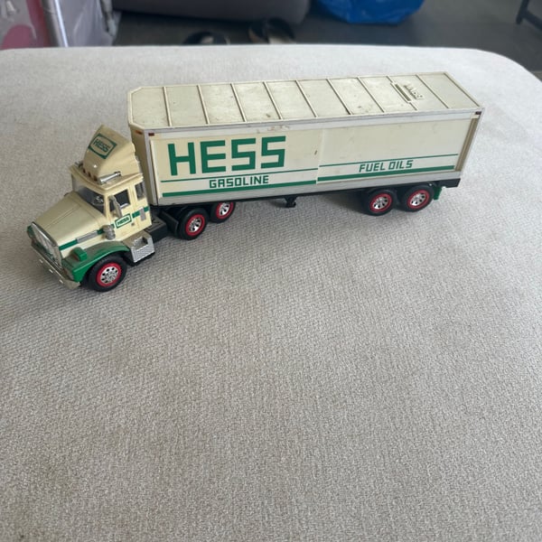 Hess 1987 Toy Truck Bank Tractor Trailer with Box