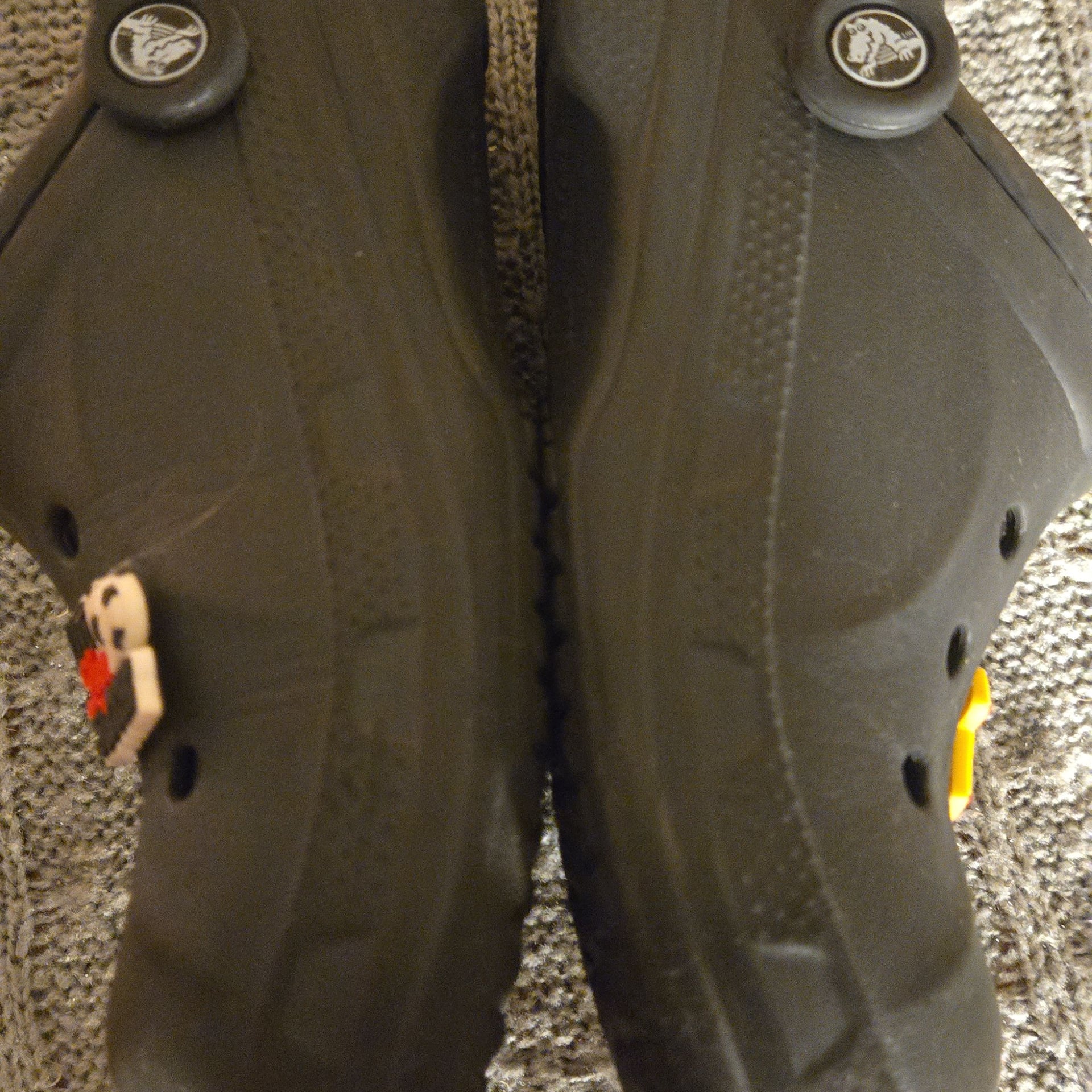 CROCS - Unisex Classic Black lined Clogs - Size 4W 6M - w Jibbitz Charms 7