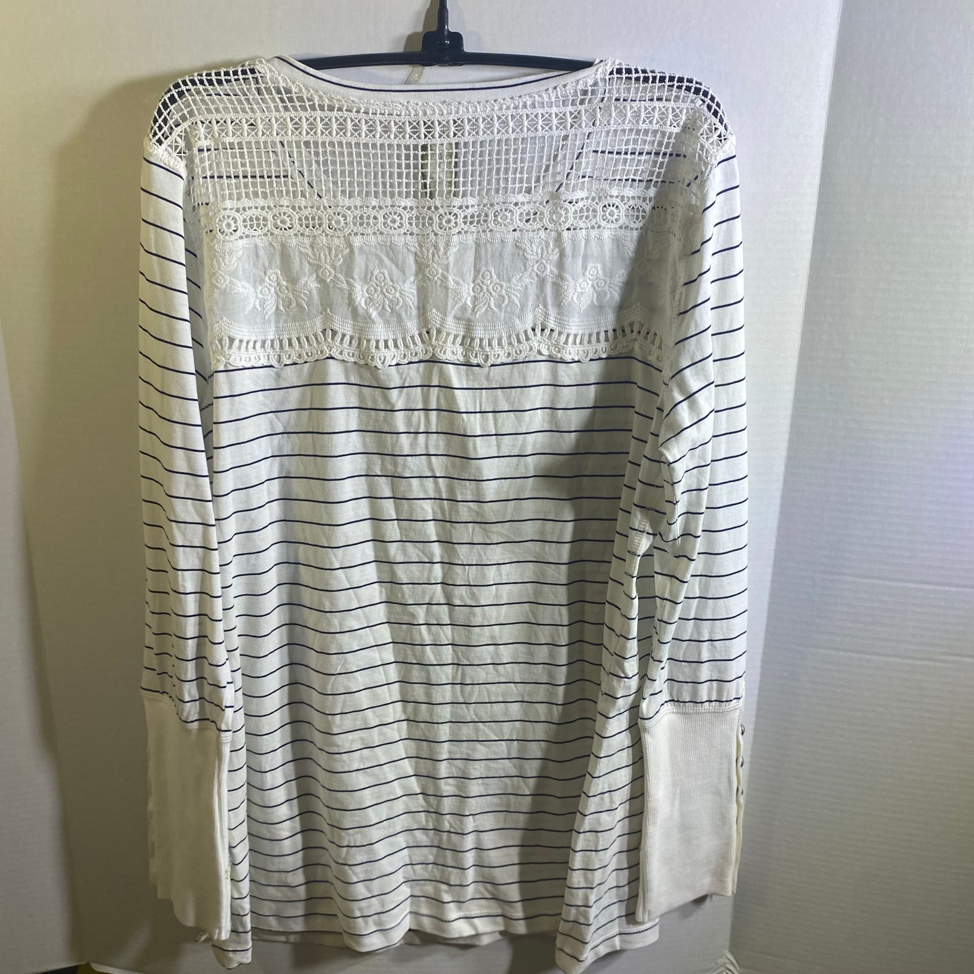 Aratta Silent Journey Henley Shirt Women Sz L Floral Embroidered Cuffs Lace NWT 6