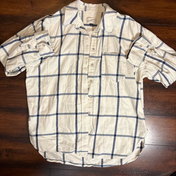 Universal Thread Women's Oversized Fit Flannel Cream/Blue Plaid Button-Up Shirt