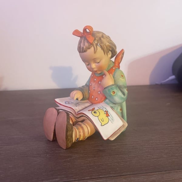 Hummel The Bookworm Girl Figurine HUM 3/I