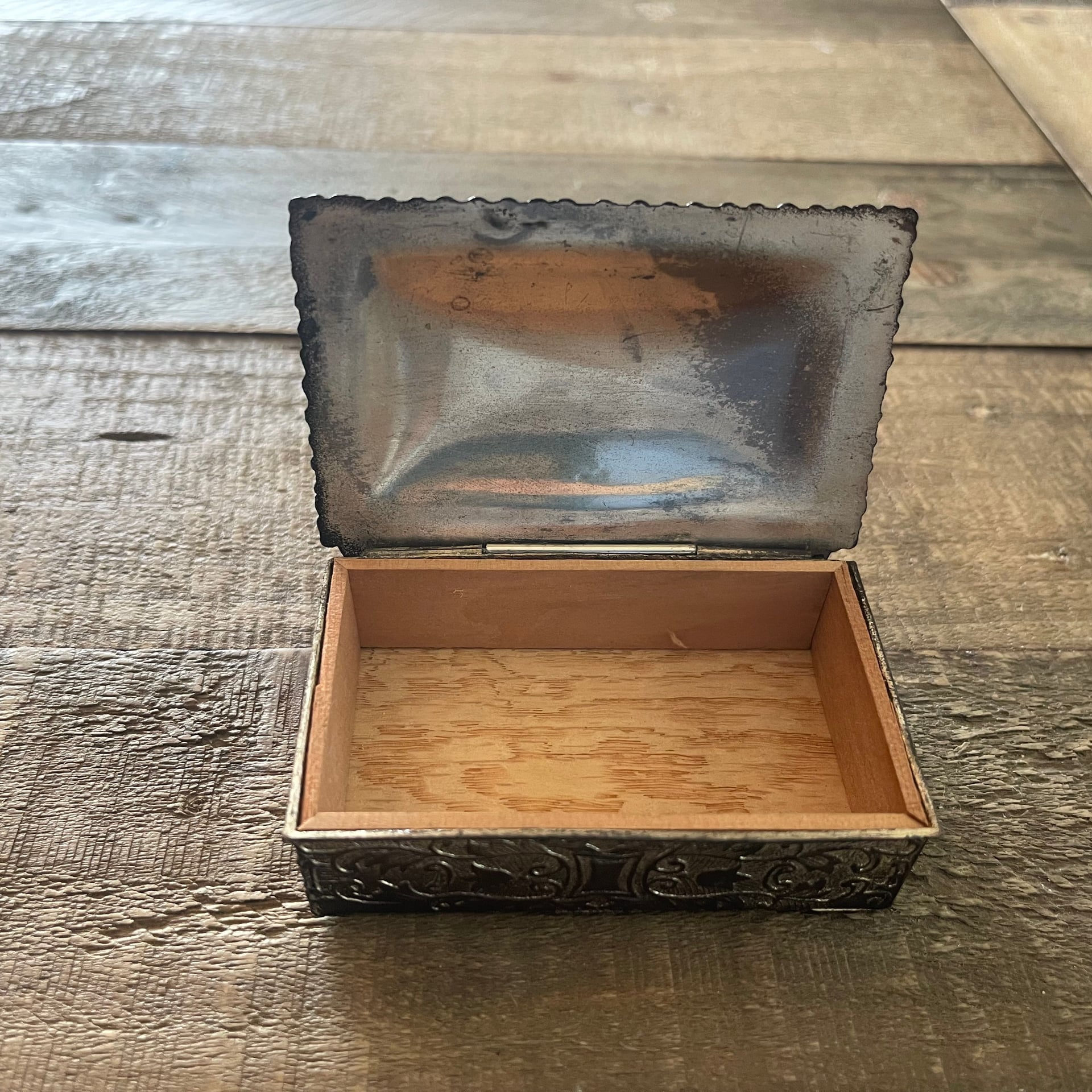 Vintage WWII Era Japanese Silver Embossed Floral Trinket Box Cigarette Holder 2