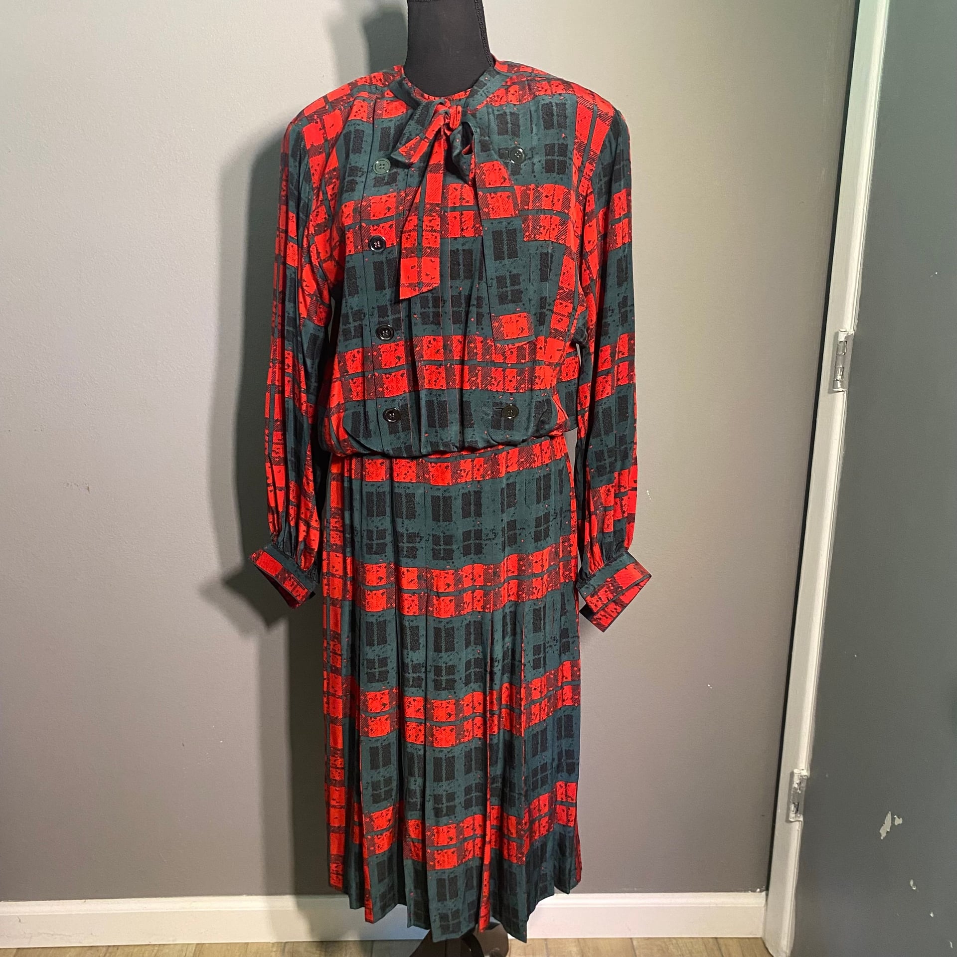 Vintage 1980s Albert Nipon Red Green & Black Plaid Drop Waist Silk Dress 2
