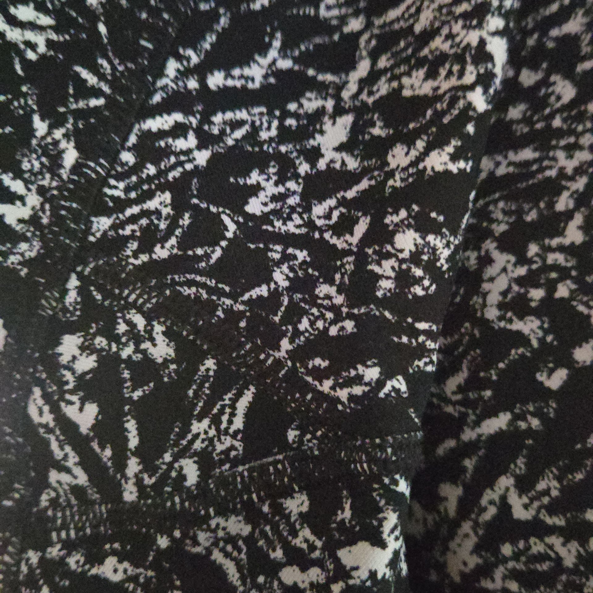 LULULEMON - Deep Breath Crop 21" Iced Wave leggings - B&W - Size 4 8