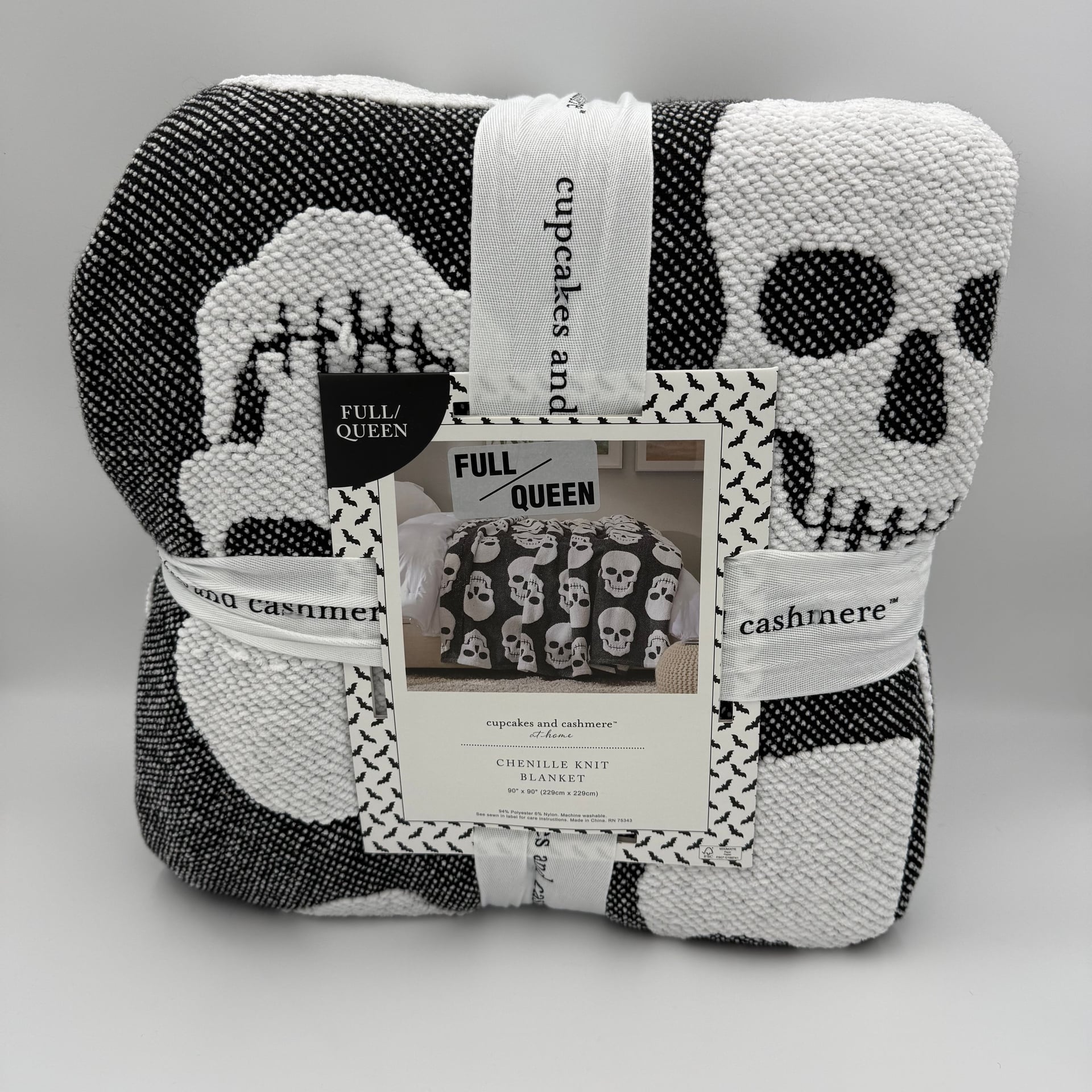 Cupcakes and Cashmere Full/Queen Halloween Skull Knit Blanket 1