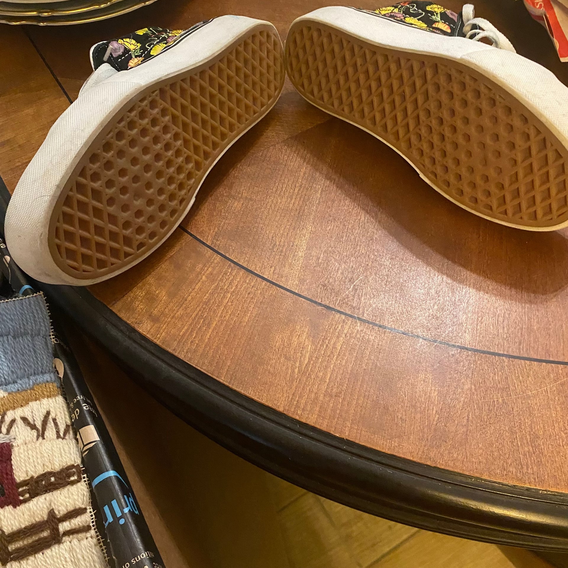 Vans Size 7 NWOT 5