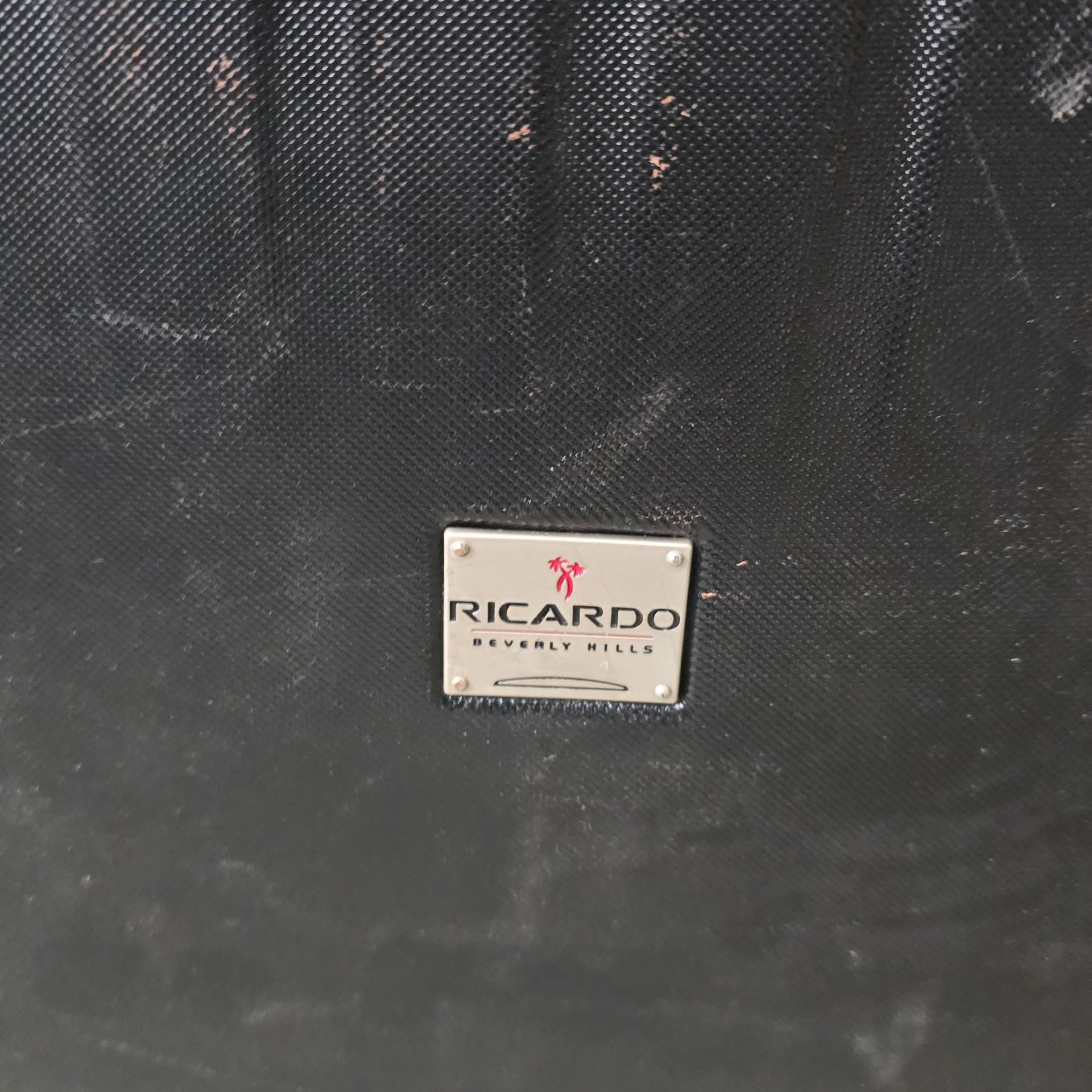 Samsonite Hard Shell Rolling Suitcase 1