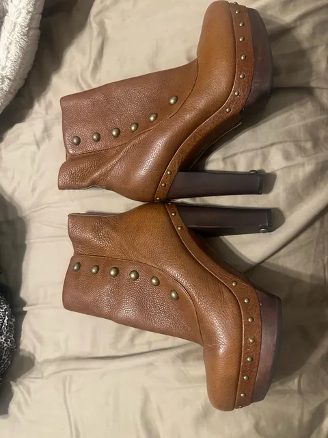 UGG Cosima Studded Platform Booties Size 8 Chestnut Leather Heel