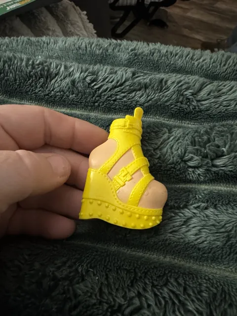 MGA Bratz #BRATZ Yellow Studded Wedge Doll Shoe