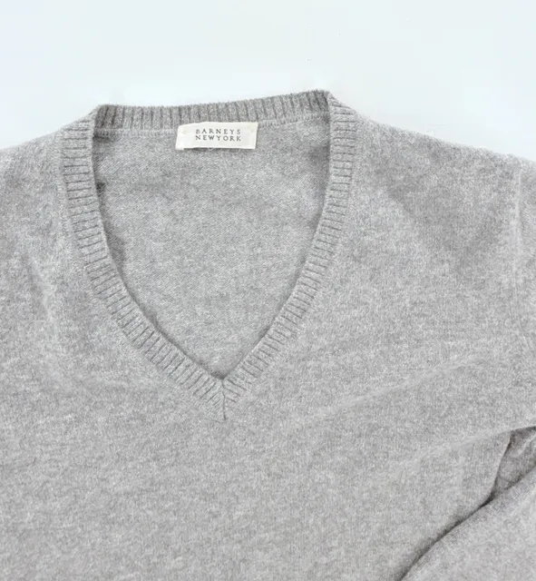 Barneys New York V-Neck Cashmere Sweater Gray