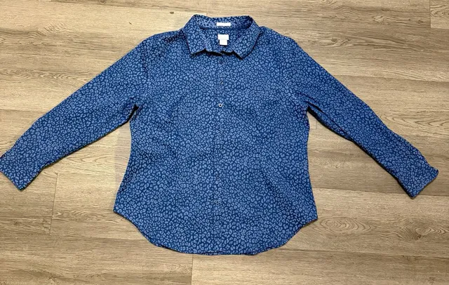 Chico's Women's Size 16 Blue Animal Print Stretch Fitted Button-Up Shirt