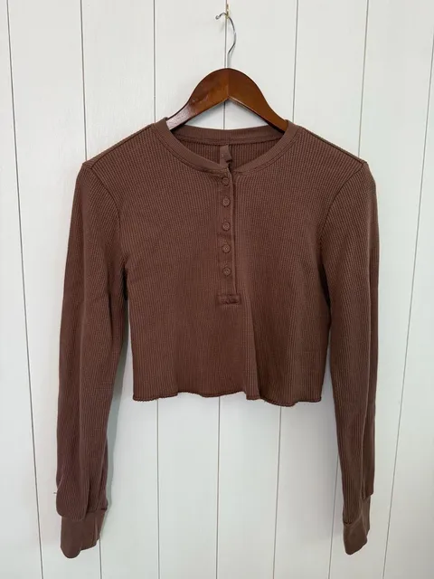 SKIMS Waffle Thermal Henley Size L Brown Long Sleeve Crop Top