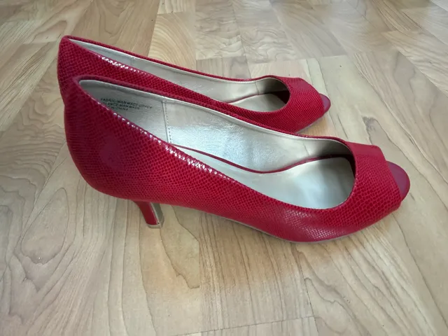 Karen Scott Mory Open Toe Pumps Red Textured