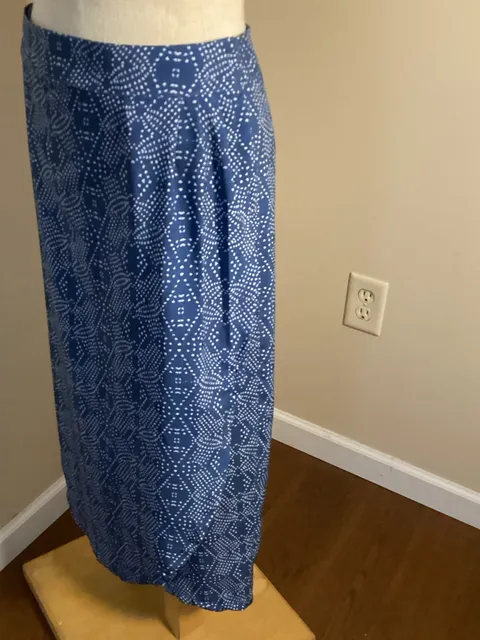Rip Skirt Hawaii Skirt Size Small Blue White Pattern Wrap