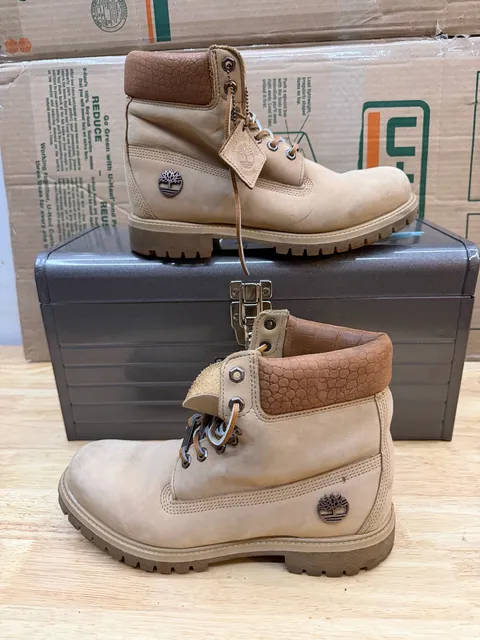 Timberland 6-Inch Premium Boots Size 10 M Wheat Leather