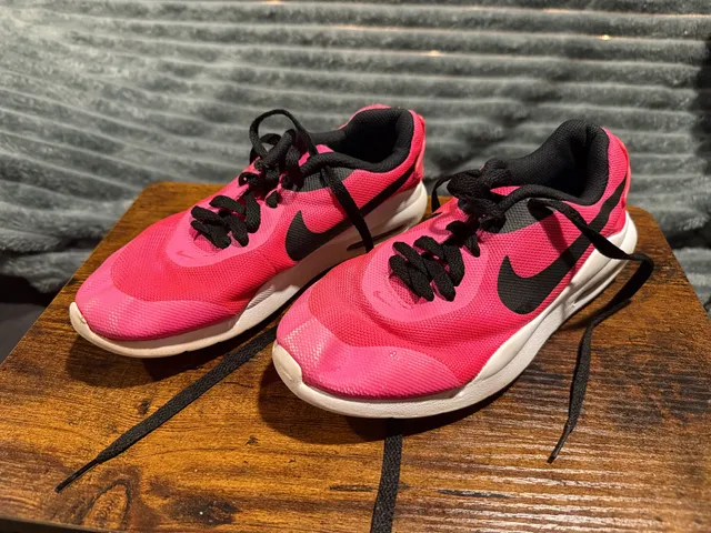 Nike Air Max Excee Size 3.5Y Pink Black Sneakers
