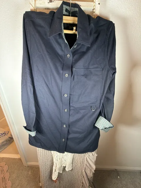 Tilley Button-Down Shirt Size L Navy Plaid Accent Long Sleeve