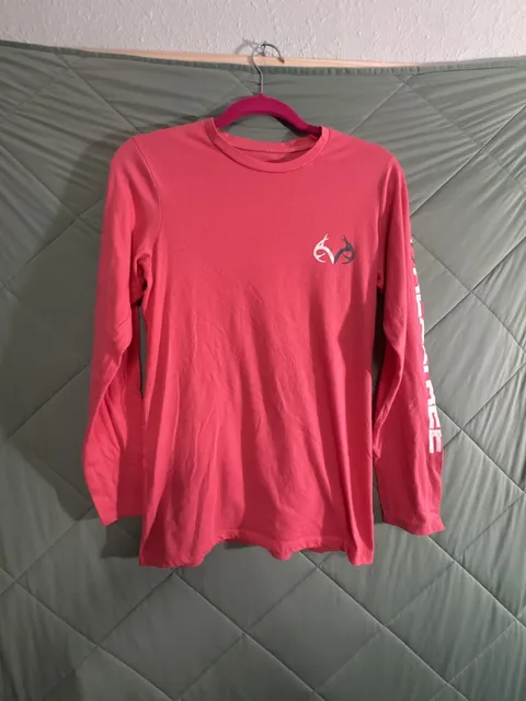 Realtree Long Sleeve T-Shirt Size Small Pink Deer Antler Logo