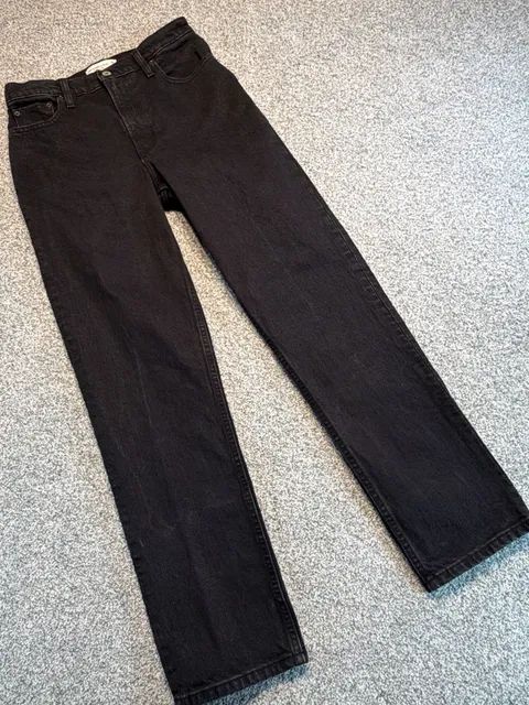 Abercrombie & Fitch The 90s Straight Ultra High Rise Size 28R Black Jeans