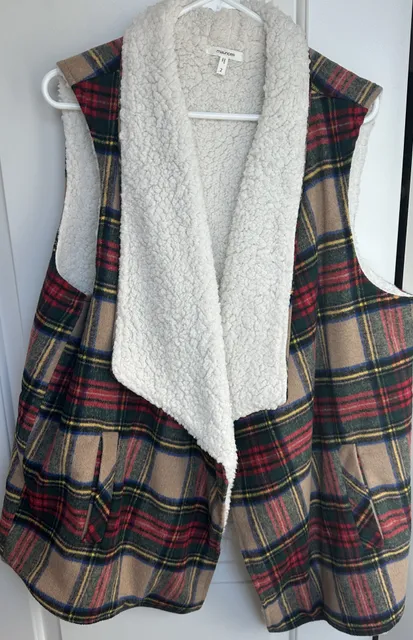 Maurices Plaid Sherpa Vest Size 2 Red Green Tan Open Front