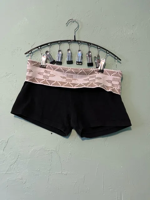 Feathers Foldover Yoga Shorts Size M Black Gold
