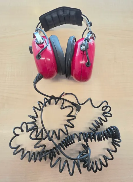 Racing Electronics RE Over-Ear Headphones With Volume Control Red
