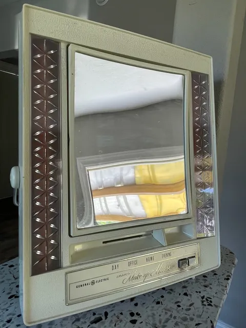 Vintage General Electric Lighted Make-up Mirror Day Office Home Evening