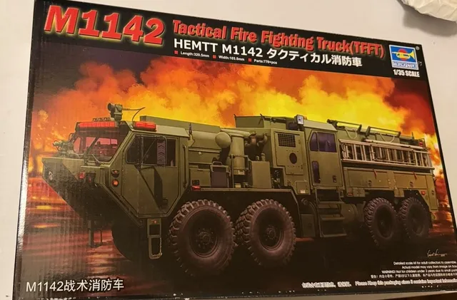 Trumpeter 1/35 M1142 Tactical Fire Fighting Truck TFFT Model Kit 01067