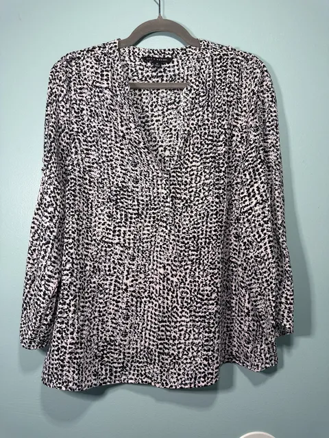 Zac & Rachel Blouse Size M Black White Animal Print Long Sleeve V-Neck