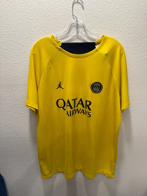 Jordan Paris Saint Germain PSG Jersey Size XL Yellow Soccer Shirt