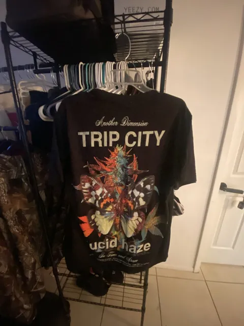 Trip City Graphic T-Shirt Size 2XL Black Lucid Haze Butterfly