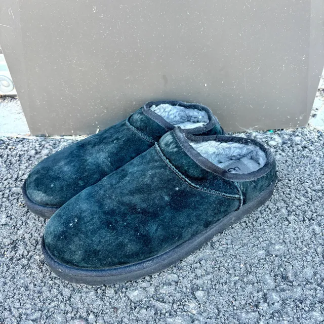 UGG Classic Slipper Black Suede Fur Lined Size 9