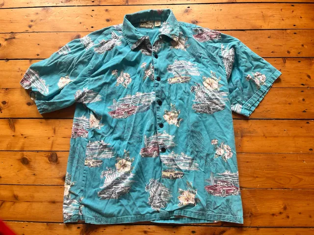 Hawaiian Button-Down Shirt Size XL Teal Vintage Cars Print y2k