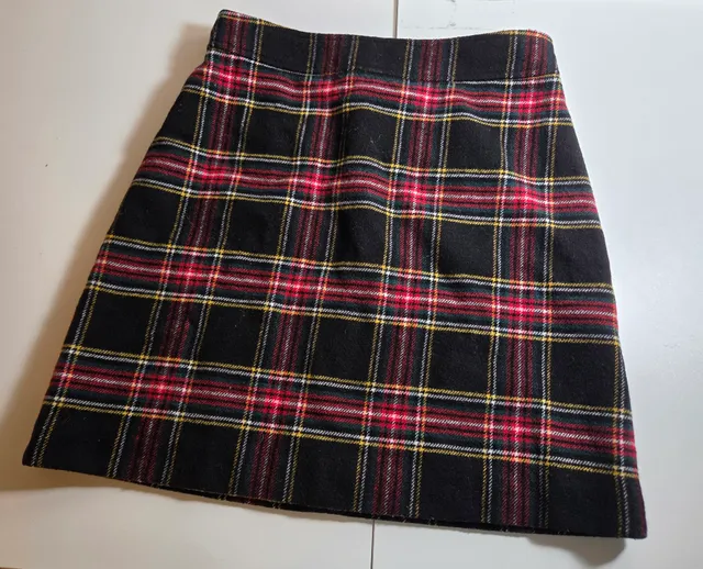 J.Crew Plaid Wool Blend Mini Skirt Size 2 Black Red Tartan