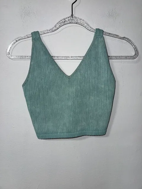 Innvicta Activewear Ribbed V-Neck Crop Tank Top Green