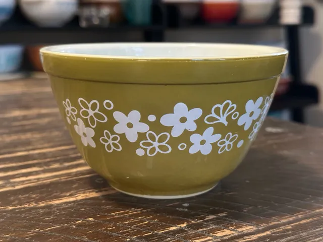 Pyrex Spring Blossom Crazy Daisy #401 Mixing Bowl