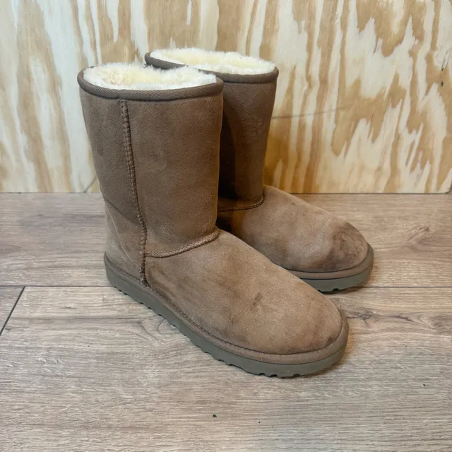 Ugg Classic Short Boots Size 8 Chestnut Brown Suede