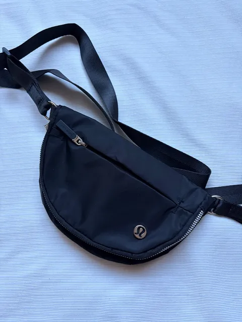 Lululemon Curved Crossbody Bag Black