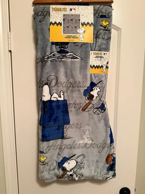 Peanuts Los Angeles Dodgers Super Soft Plush Throw 60 in x 70 in