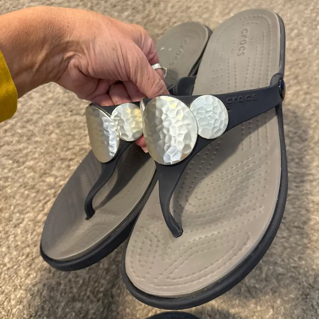 Crocs Capri IV Thong Sandals Gray Silver Hammered Medallion 11