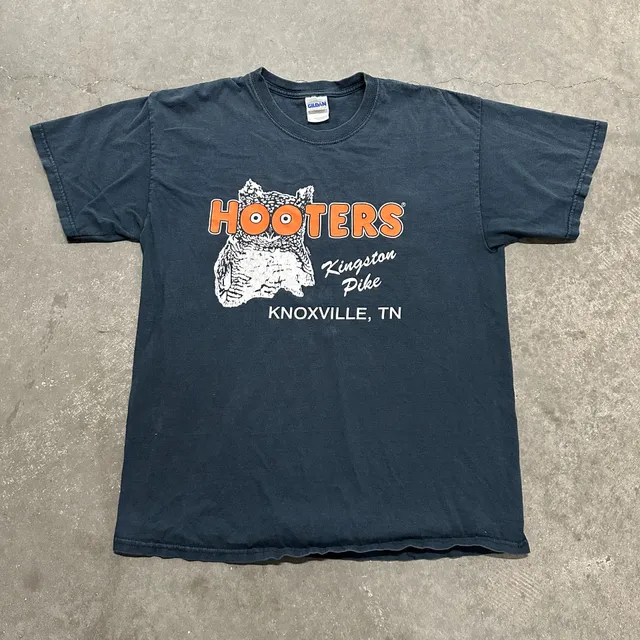 Gildan Hooters Knoxville TN T-Shirt Size Large Black Graphic Tee