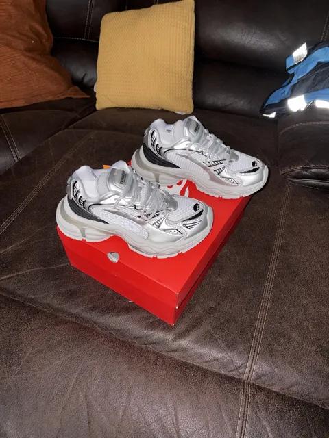 Tenaci Studios Forest Wave Sneakers Size 7 Grey