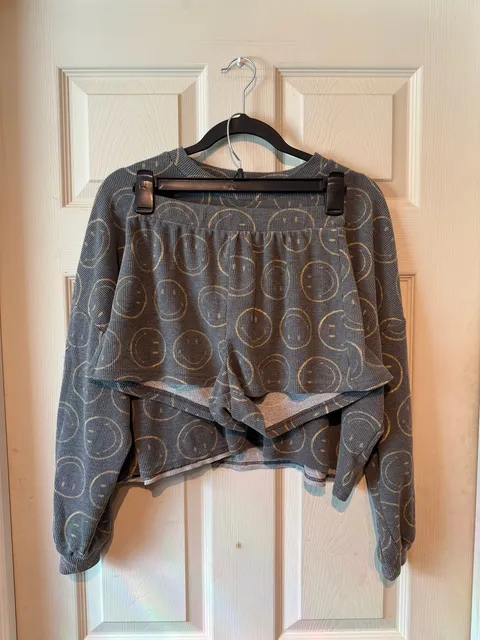 American Eagle Lounge Set Top And Shorts Size XS Gray Smiley Face Waffle