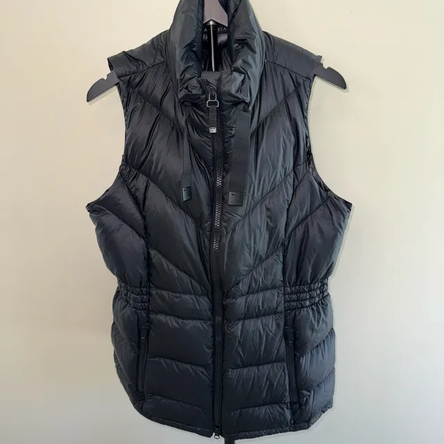 Athleta Puffer Vest Black Size L