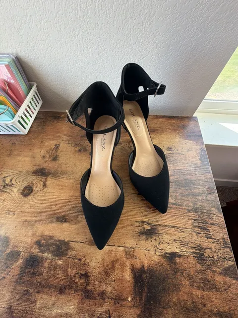 Solanz Black Heels